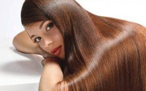de longs et beaux cheveux