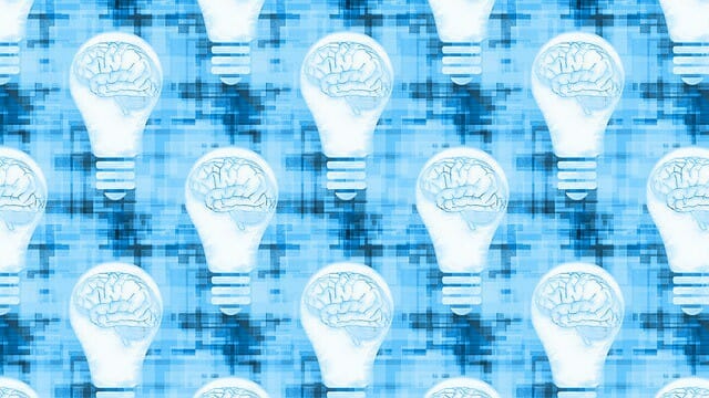 des graphiques montrant le cerveau dans une ampoule